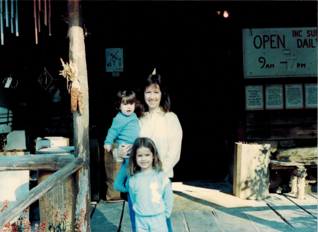 momlaurenbrittany2hangingrock.jpg